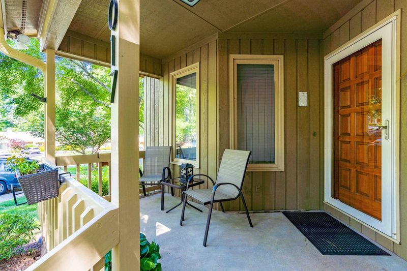 8017 Grey Oak Dr, Raleigh, NC 27615