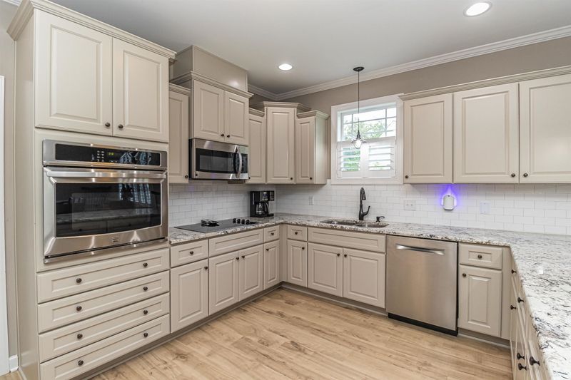 8017 N Pine Shadows Dr, Garner, NC 27529