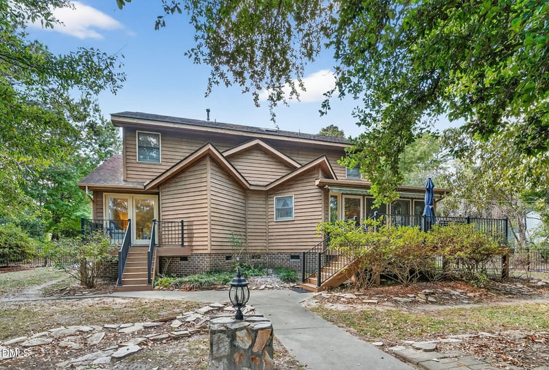 802 Lincoln St, Benson, NC 27504