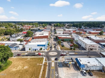 802 Lincoln St, Benson, NC 27504