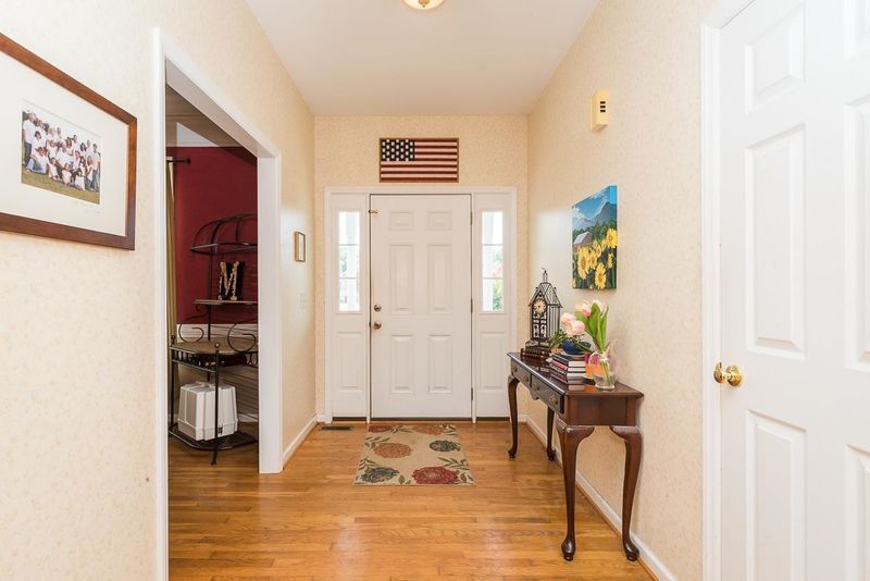 802 Stuart Ct, Mebane, NC 27302