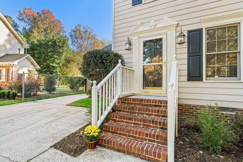 802 Temple St, Raleigh, NC 27609