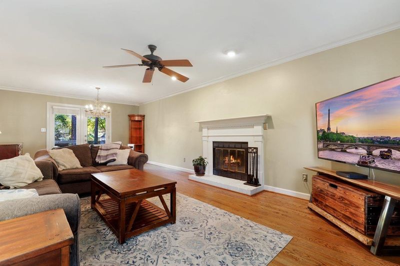 802 Temple St, Raleigh, NC 27609