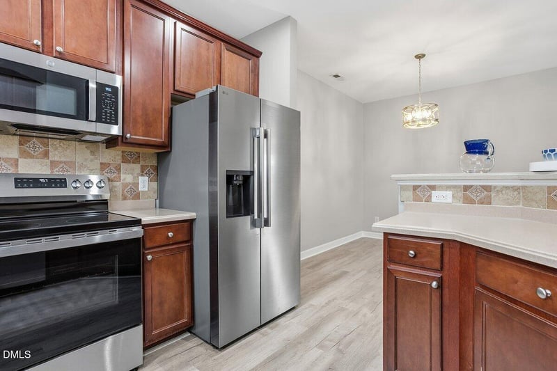 8021 Thrush Ridge Ln, Raleigh, NC 27615