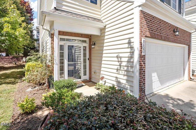 8021 Thrush Ridge Ln, Raleigh, NC 27615