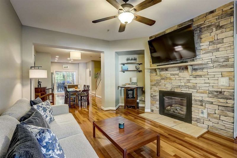 8025 Sunset Branch Ct, Raleigh, NC 27612