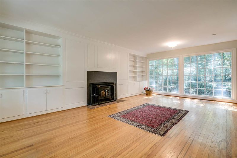 803 Coker Dr, Chapel Hill, NC 27517