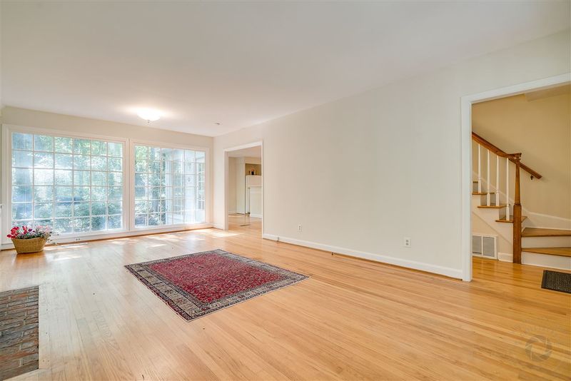 803 Coker Dr, Chapel Hill, NC 27517
