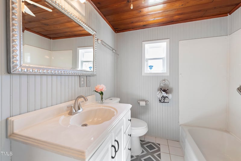 803 Hare St, Selma, NC 27576