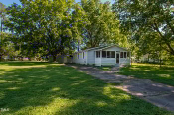803 Hare St, Selma, NC 27576