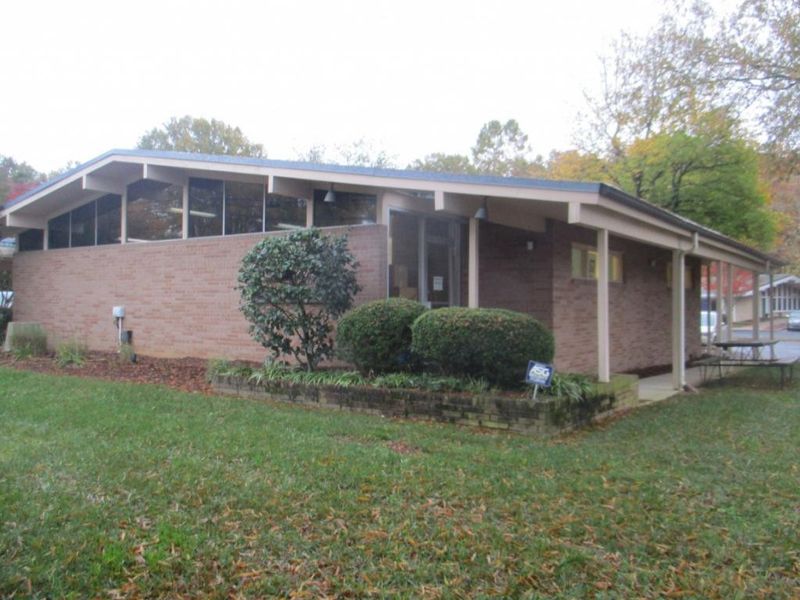 803 Hermitage Rd, Burlington, NC 27215