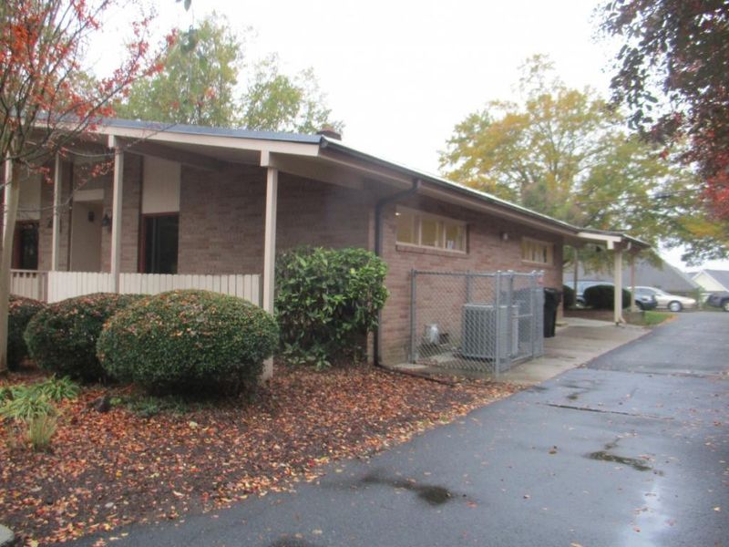 803 Hermitage Rd, Burlington, NC 27215