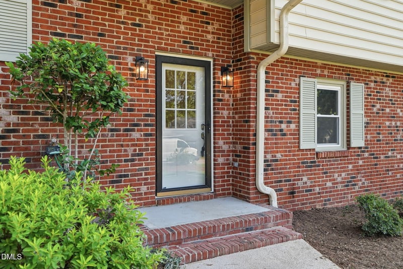 803 Roanoke Dr, Cary, NC 27513
