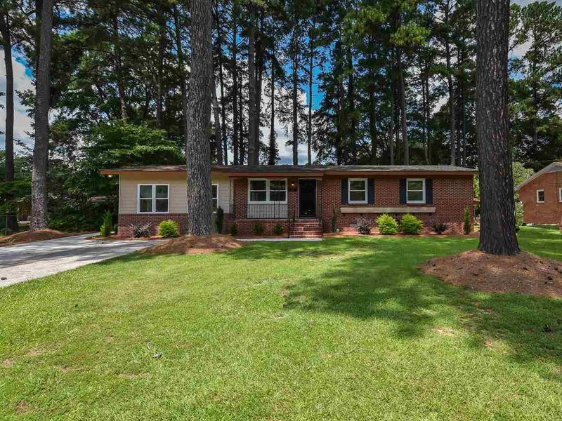 803 N Sharpe St, Selma, NC 27576