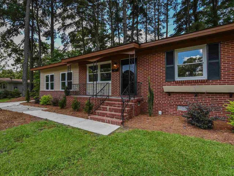 803 N Sharpe St, Selma, NC 27576