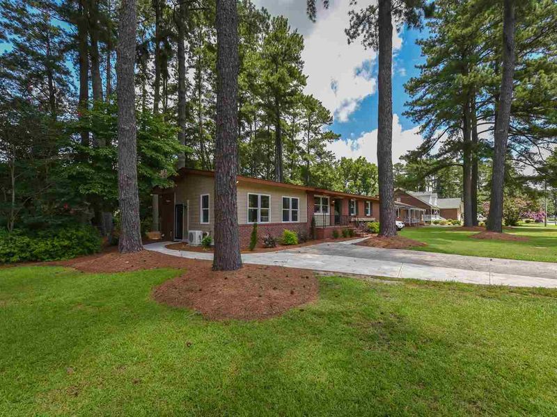 803 N Sharpe St, Selma, NC 27576