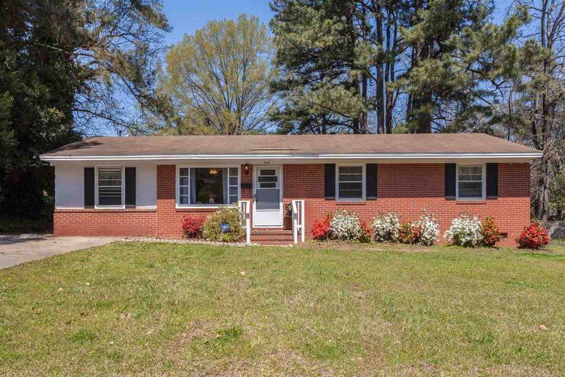 804 Lakeside Dr, Garner, NC 27529