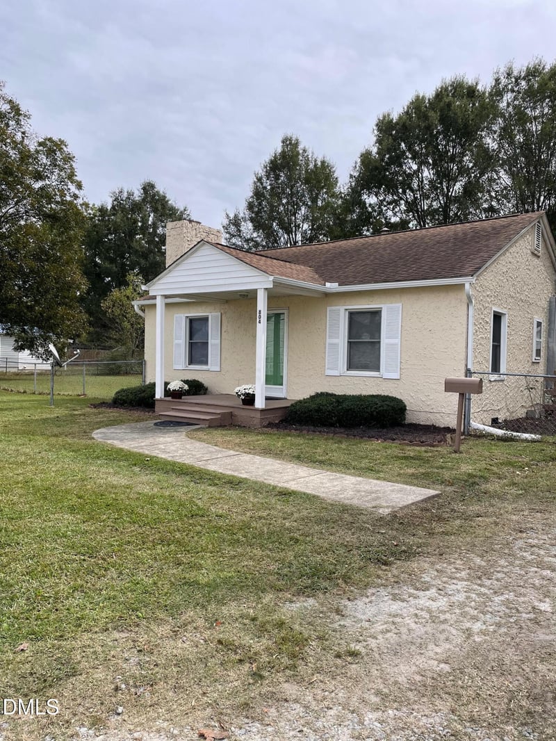 804 Lizzie St, Selma, NC 27576