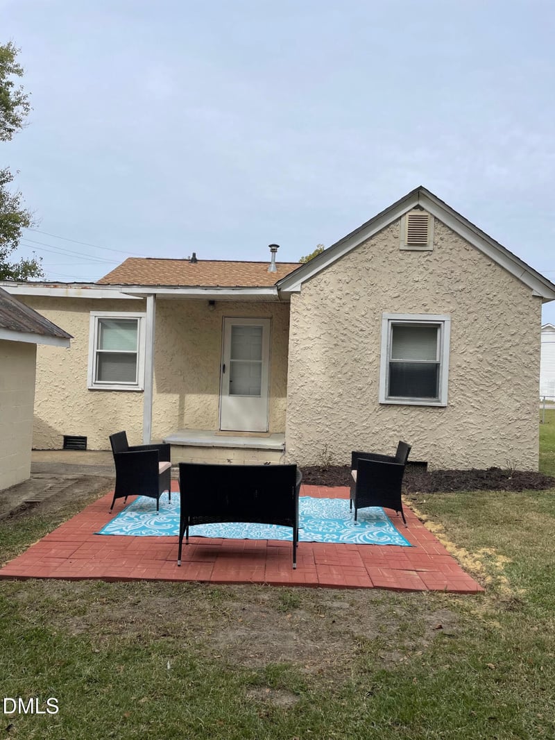 804 Lizzie St, Selma, NC 27576