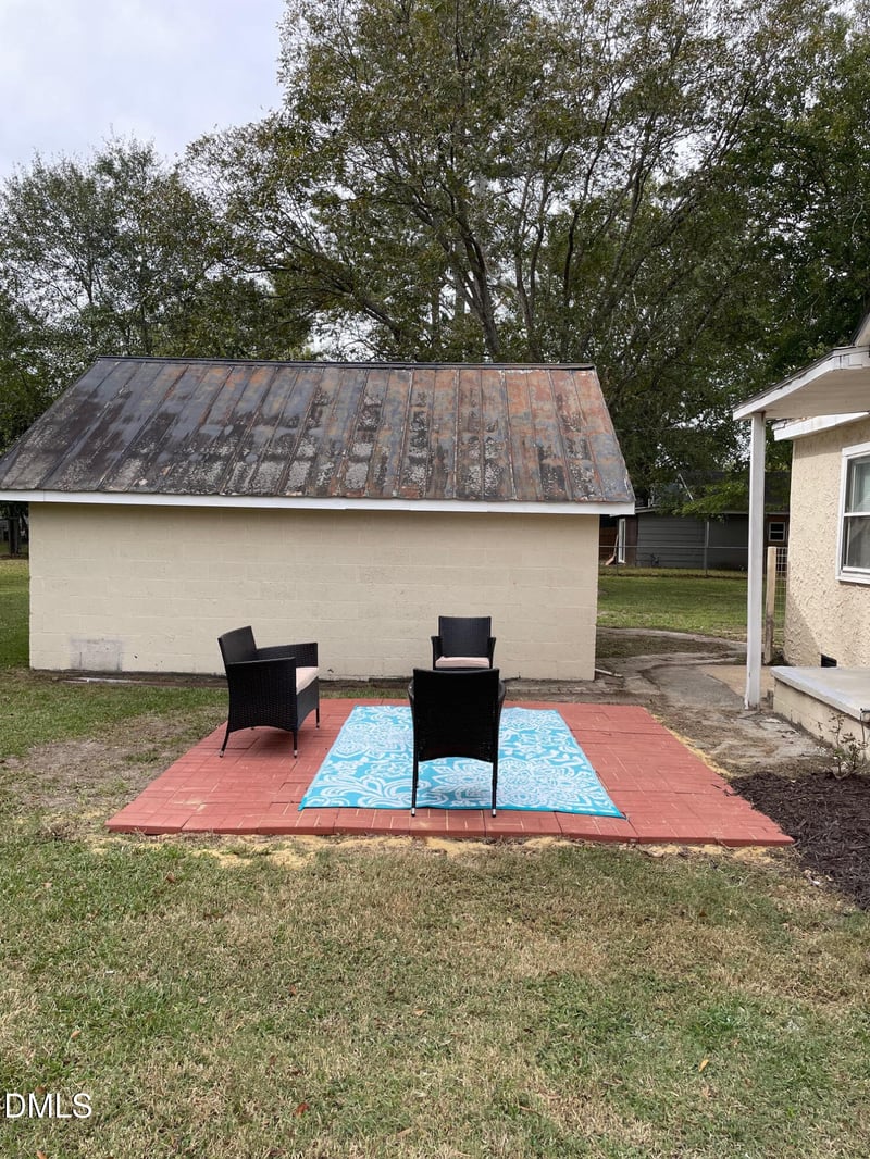 804 Lizzie St, Selma, NC 27576