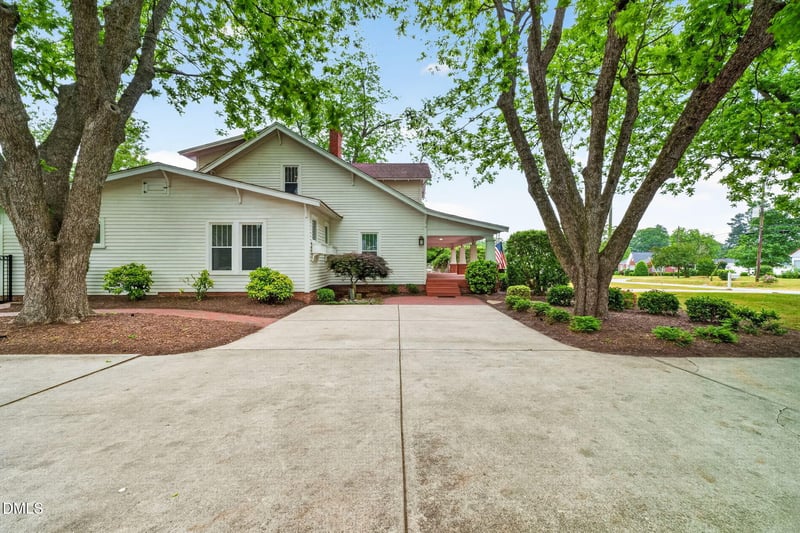 804 W Main St, Benson, NC 27504