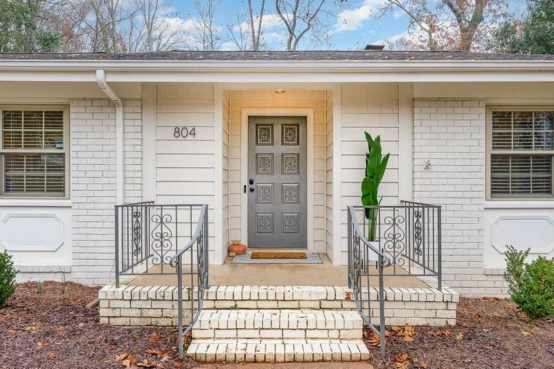 804 Oakley Ct, Cary, NC 27511