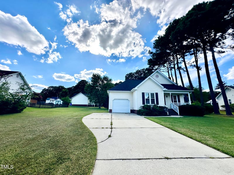 804 Phillips Pointe Dr, Fuquay Varina, NC 27526