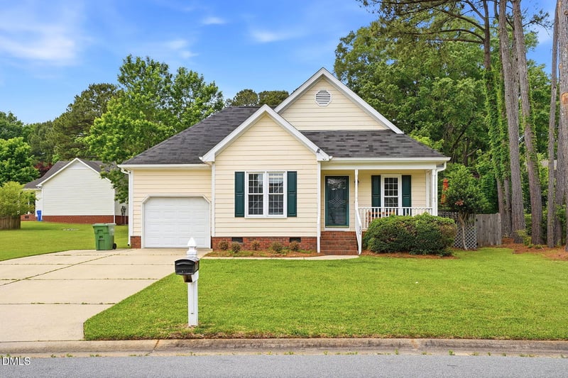 804 Phillips Pointe Dr, Fuquay Varina, NC 27526