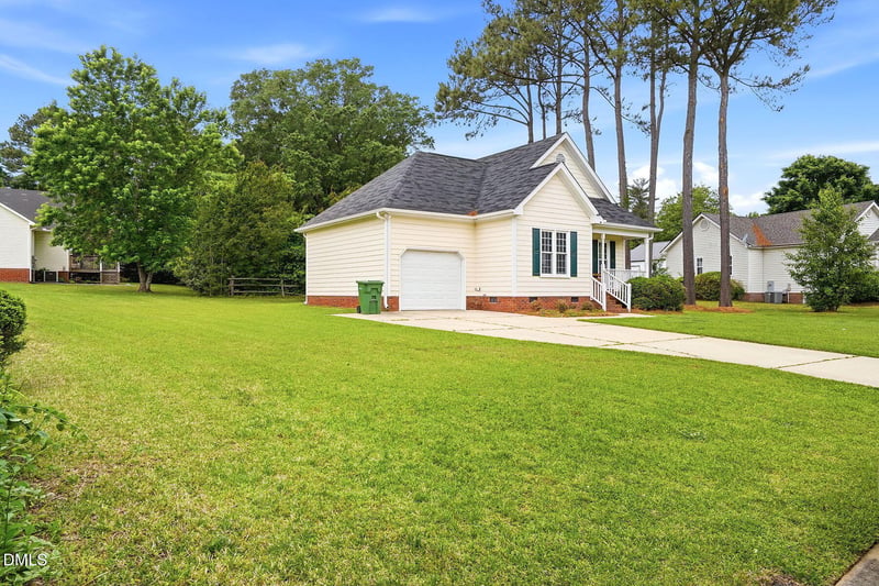 804 Phillips Pointe Dr, Fuquay Varina, NC 27526