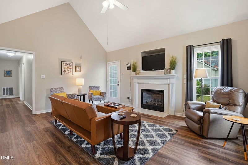 804 Phillips Pointe Dr, Fuquay Varina, NC 27526
