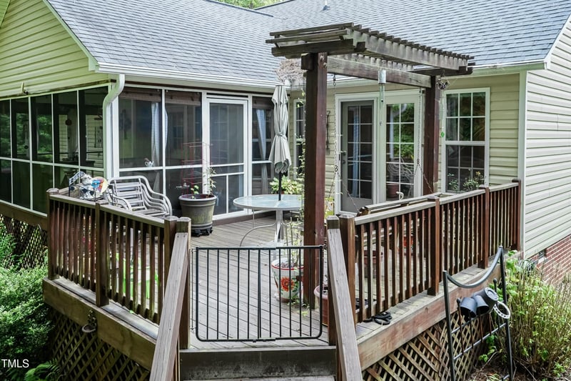 8040 Royal Dr, Sanford, NC 27332