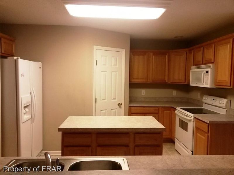 8047 Canterbury Cir, Sanford, NC 27332