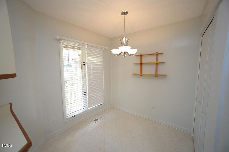 8047 Grey Oak Dr, Raleigh, NC 27615