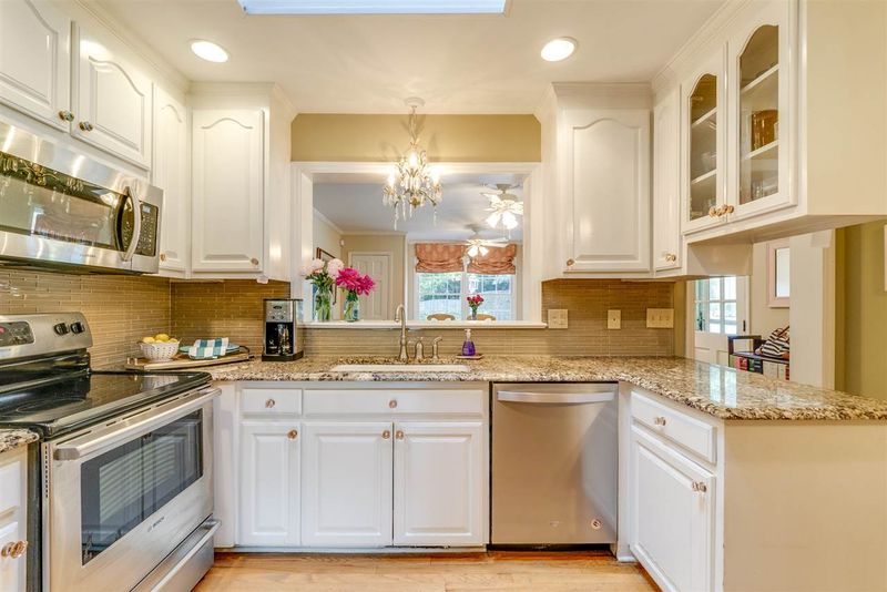 805 Autumn Ct, Raleigh, NC 27609