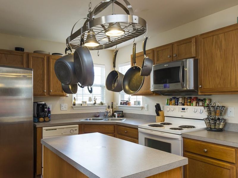 805 Bentley Ln, Burlington, NC 27217