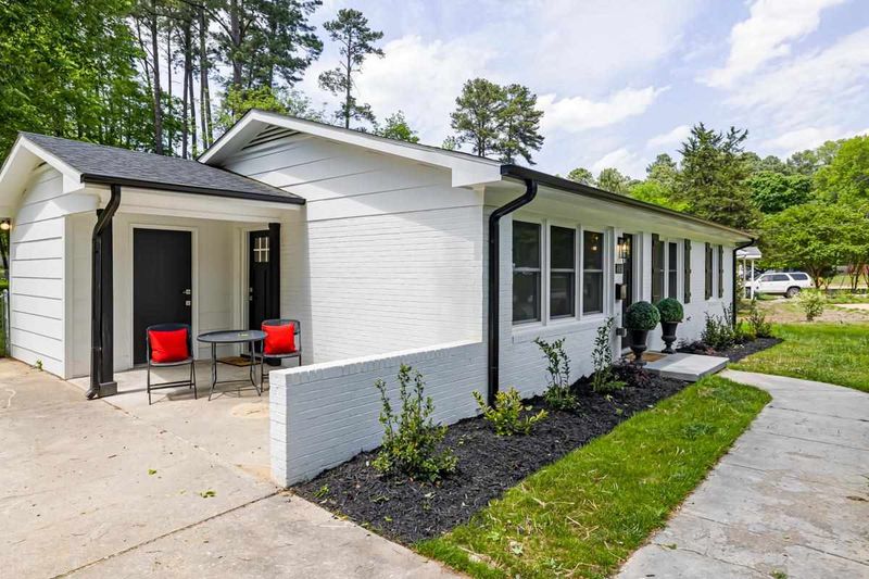 805 Chatham Ln, Raleigh, NC 27610