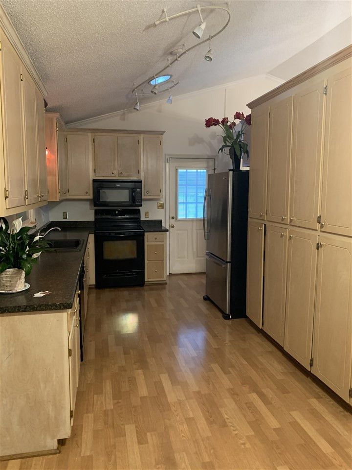 805 Creekside Dr, Clayton, NC 27520