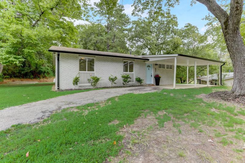 805 Fitzgerald Dr, Raleigh, NC 27610