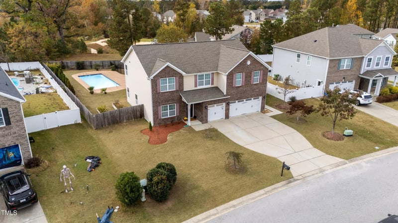 805 Harvest Point Dr, Fuquay Varina, NC 27526
