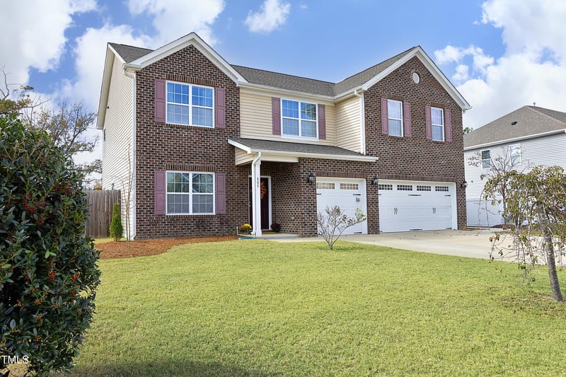 805 Harvest Point Dr, Fuquay Varina, NC 27526