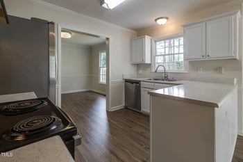 805 Penncross Dr, Raleigh, NC 27610
