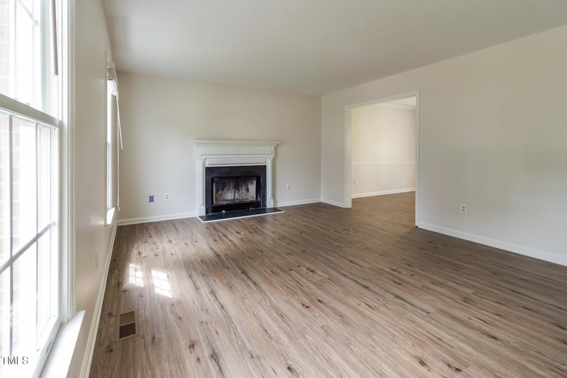 805 Penncross Dr, Raleigh, NC 27610
