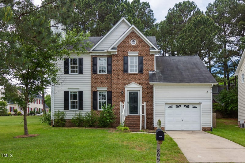 805 Penncross Dr, Raleigh, NC 27610