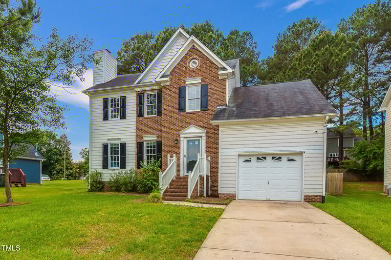 805 Penncross Dr, Raleigh, NC 27610