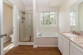 805 Penncross Dr, Raleigh, NC 27610