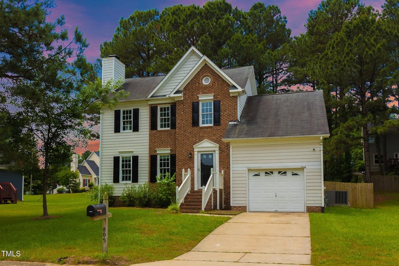 805 Penncross Dr, Raleigh, NC 27610