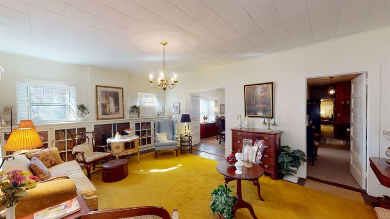 805 N Pollock St, Selma, NC 27576