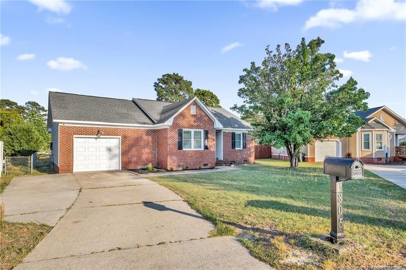 805 Windingwood Pl, Hope Mills, NC 28348