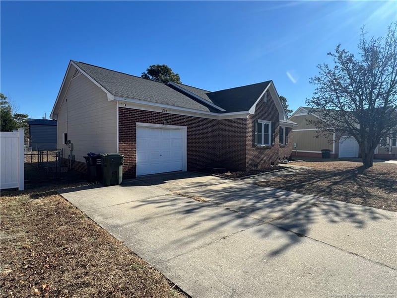 805 Windingwood Pl, Hope Mills, NC 28348