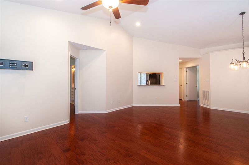 8052 Grey Oak Dr, Raleigh, NC 27615